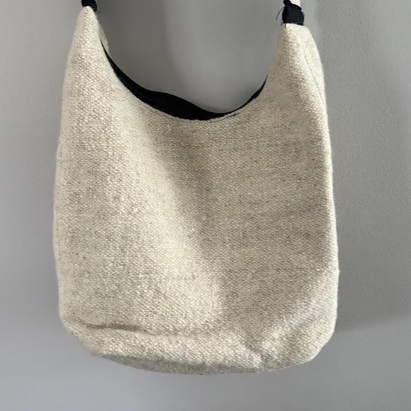 NEW 100% Wool Small Crossbody Messenger Bag - Picture 9 of 9